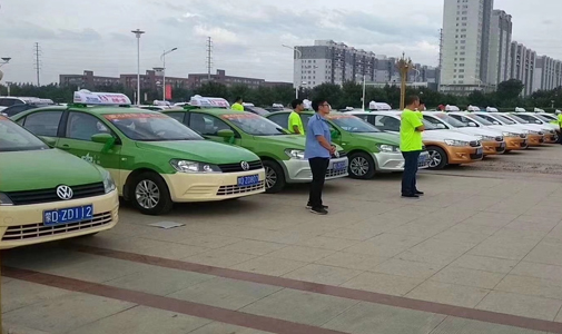 內(nèi)蒙古赤峰市智能出租車LED頂燈屏安裝項(xiàng)目